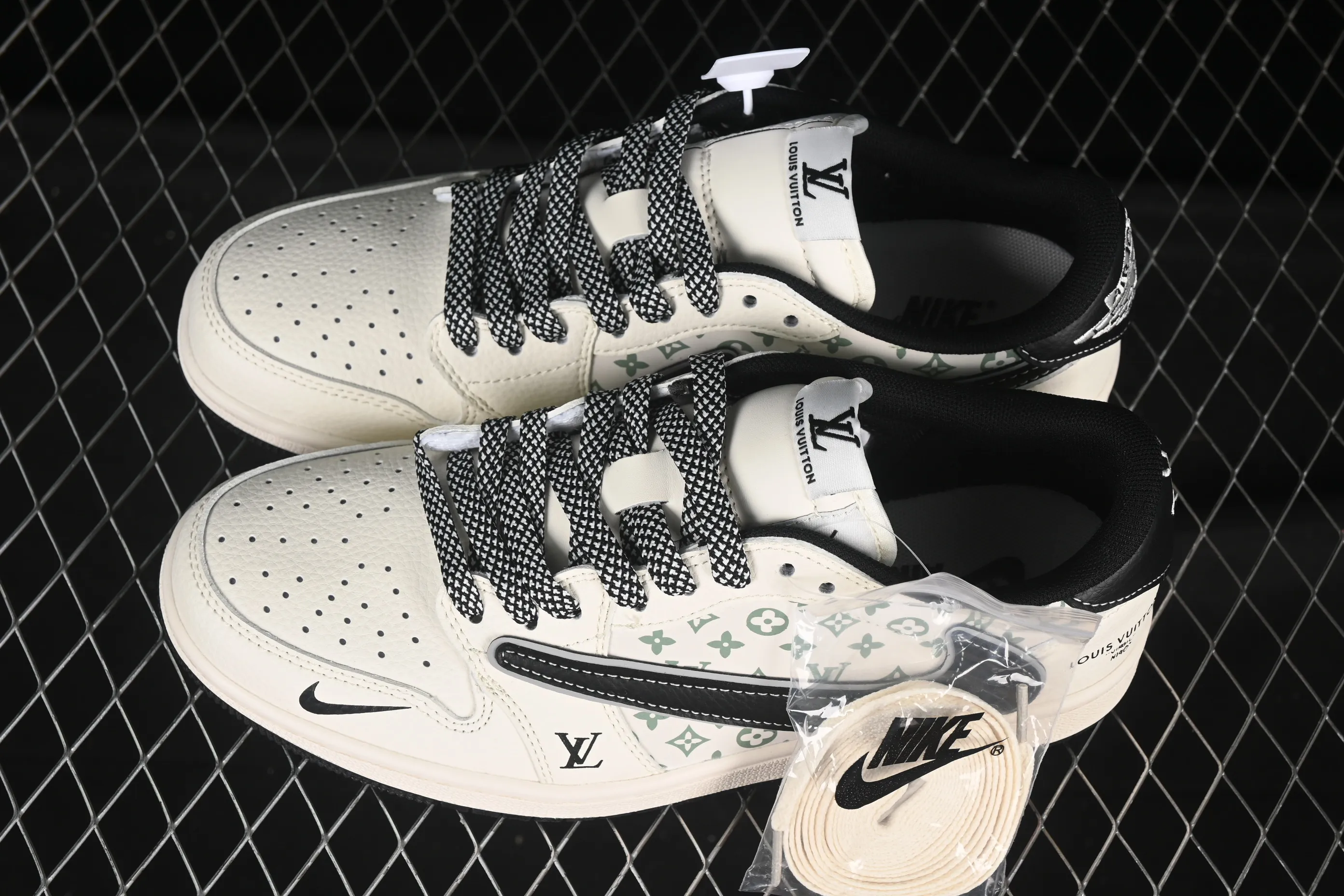 All categories Air Jordan Jordan series basketball shoes Air Jordan 1 Low high-end custom low-top sneakers Travis Scott x Fragment Design x Air Jordan 1 Low OG SP AJ1 Joe 1 tripartite joint metal black hook low-top cultural casual sneakers YX5066-335